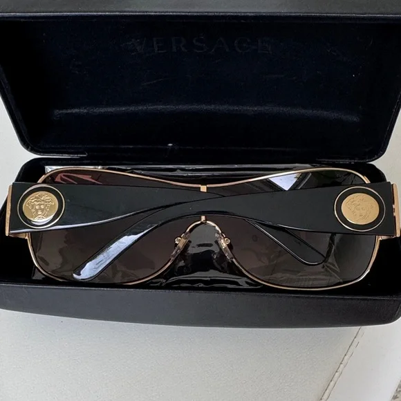 Authentic Versace Shield Gold Frame Sunglasses with Medusa Logo - NWT - Mod 2101 - Picture 11 of 13